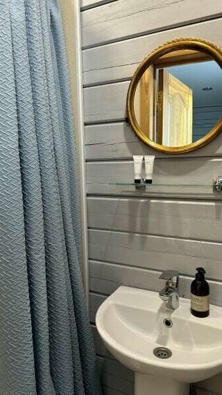 Гостевой дом Усадьба Демидова Листвянка Гостевая комната ЭКОНОМ для 1 гостя с кроватью шириной до 100 см-4