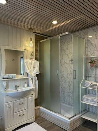 Гостевой дом Усадьба Демидова Листвянка Семейный блок из 3 комнат: две спальни и гостиная-4