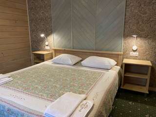 Гостевой дом Усадьба Демидова Листвянка Гостевая комната ДЕЛЮКС-1