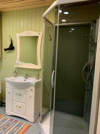 Гостевой дом Усадьба Демидова Листвянка 3-комнатный номер стандарт семейный (с завтраком)-4