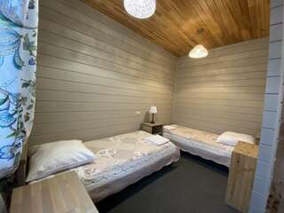 Гостевой дом Усадьба Демидова Листвянка Гостевая комната СТАНДАРТ на двоих с раздельными кроватями-2