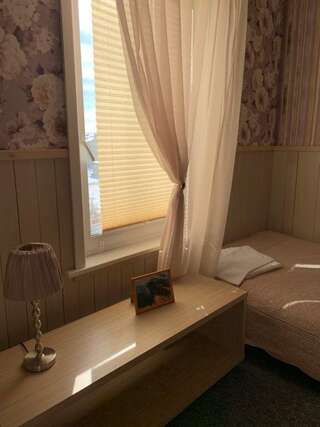 Гостевой дом Усадьба Демидова Листвянка 3-комнатный номер стандарт семейный (с завтраком)-2